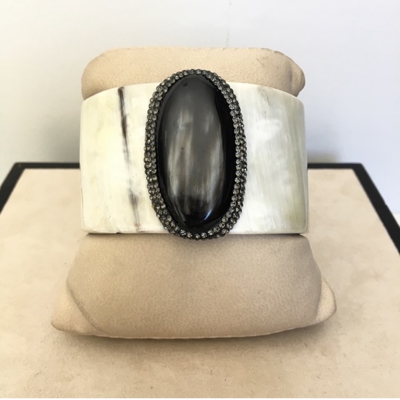 Buffalo Beige Horn w Black Onyx Center Embellished Rhinestone Cuff Bracelet - Picture 6 of 10